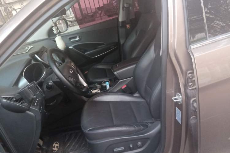 Used Hyundai Santa Fe 2015 2.0T Automatic 4x4 Top-Grade 7-Seater Left Front Seat