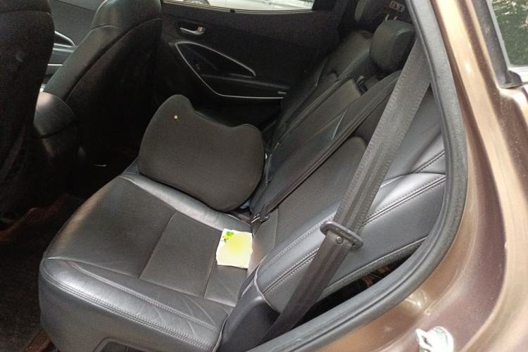 Used Hyundai Santa Fe 2015 2.4L Automatic Two-Wheel Drive Smart Version 5 Seats Left Rear Seat
