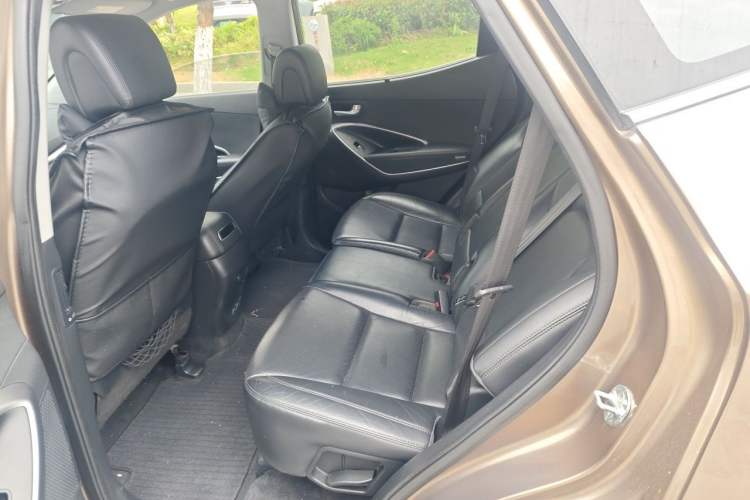 Used Hyundai Santa Fe 2015 2.0T Automatic All-Wheel Drive Smart Version 5 Seats Left Rear Seat