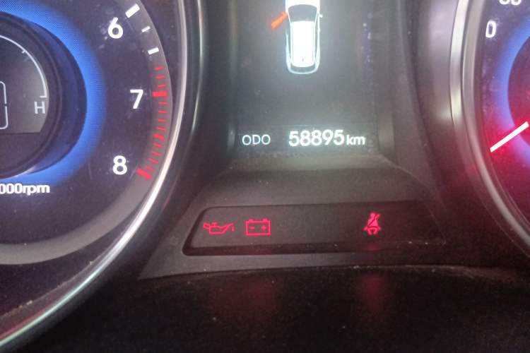 Used Hyundai Santa Fe 2015 2.0T Automatic 4x4 Top-Grade 7-Seater Odometer Close Up