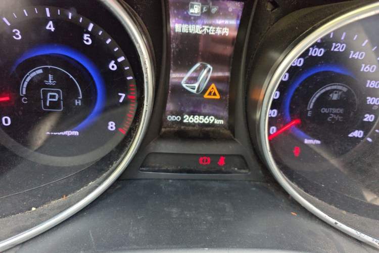 Used Hyundai Santa Fe 2015 2.0T Automatic 4x4 Smart 7-Seater Odometer Close Up