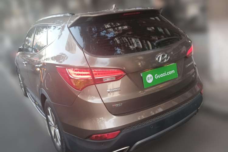 Used Hyundai Santa Fe 2015 2.0T Automatic 4x4 Top-Grade 7-Seater Rear Left 45 Deg