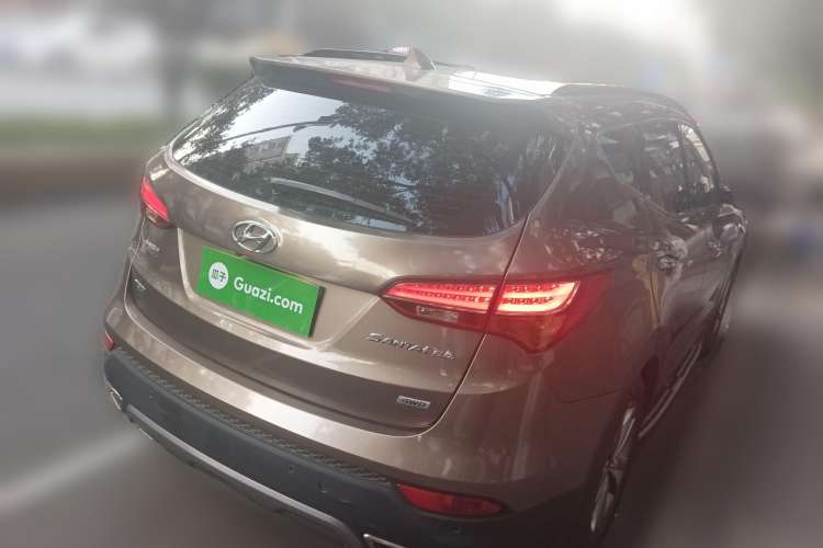Used Hyundai Santa Fe 2015 2.0T Automatic 4x4 Top-Grade 7-Seater Rear Right 45 Deg