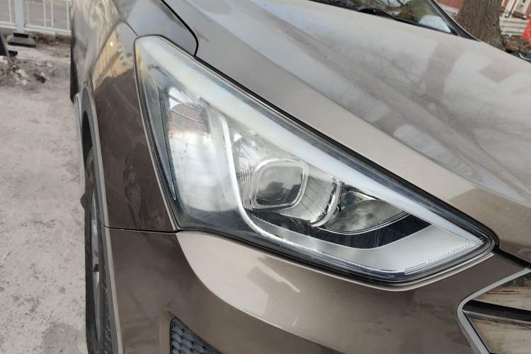 Used Hyundai Santa Fe 2015 2.0T Automatic 4x4 Smart 7-Seater Right Front Headlight