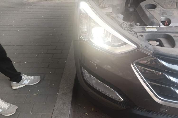 Used Hyundai Santa Fe 2015 2.0T Automatic 4x4 Top-Grade 7-Seater Right Front Headlight