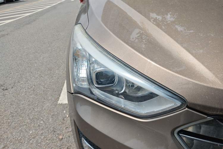 Used Hyundai Santa Fe 2015 2.0T Automatic 4x4 Smart 7-Seater Right Front Headlight