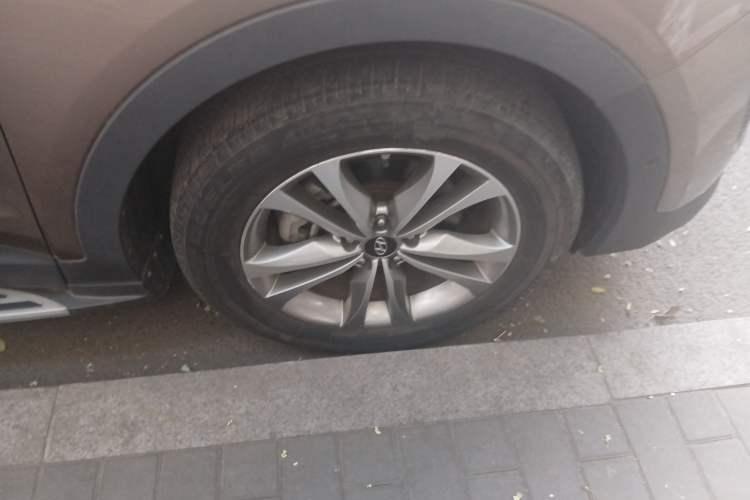 Used Hyundai Santa Fe 2015 2.0T Automatic 4x4 Top-Grade 7-Seater Right Front Wheel Hub