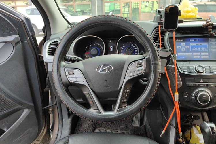 Used Hyundai Santa Fe 2015 2.0T Automatic 4x4 Smart 7-Seater Steering Wheel