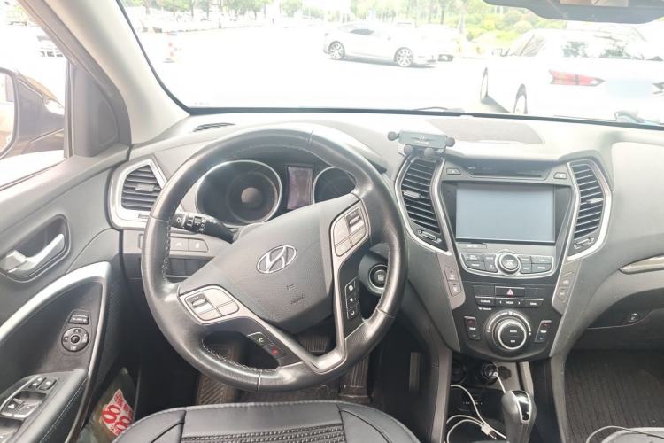 Used Hyundai Santa Fe 2015 2.0T Automatic All-Wheel Drive Smart Version 5 Seats Steering Wheel