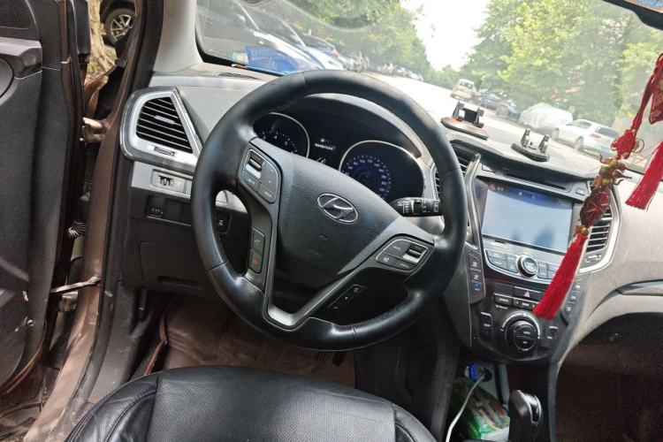 Used Hyundai Santa Fe 2015 2.0T Automatic 4x4 Smart 7-Seater Steering Wheel