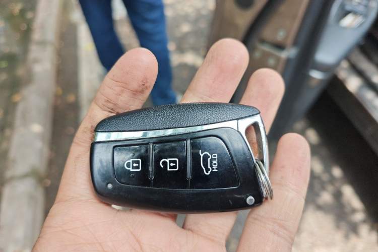 Used Hyundai Santa Fe 2015 2.0T Automatic 4x4 Smart 7-Seater Vehicle Key