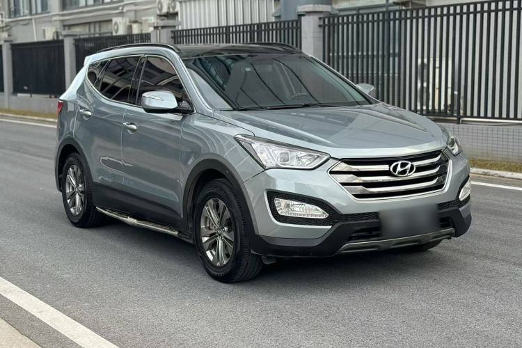 Used Hyundai Santa Fe 2015 2.4L Automatic Two-Wheel Drive Smart Version 5 Seats Exterior 2