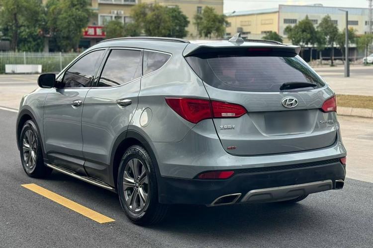 Used Hyundai Santa Fe 2015 2.4L Automatic Two-Wheel Drive Smart Version 5 Seats Exterior 3