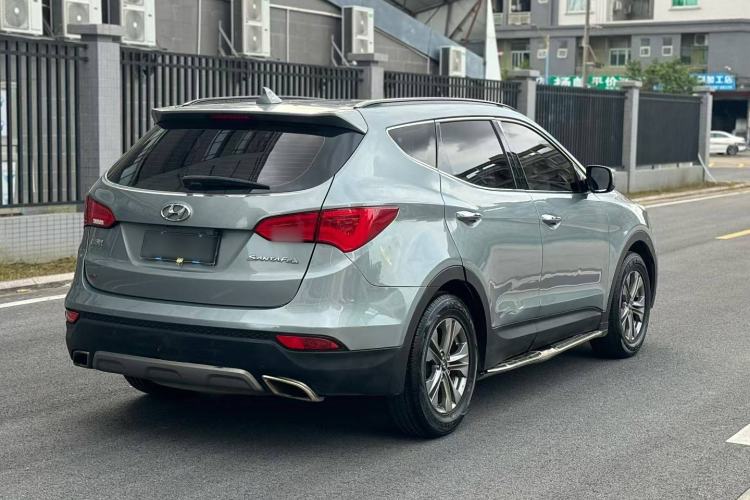 Used Hyundai Santa Fe 2015 2.4L Automatic Two-Wheel Drive Smart Version 5 Seats Exterior 5