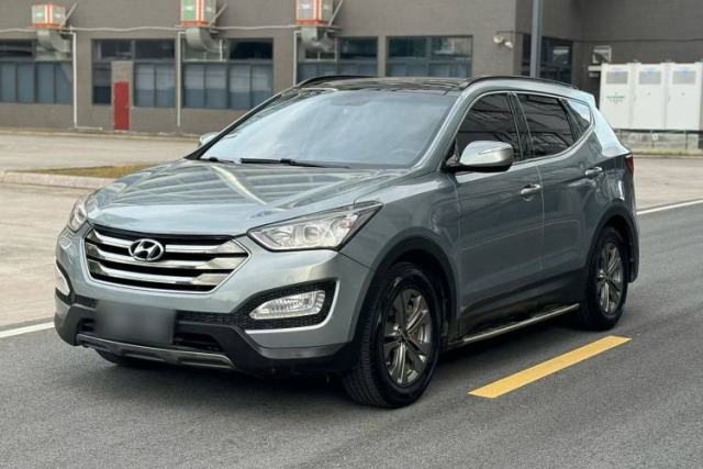 Used Hyundai Santa Fe 2015 2.4L Automatic Two-Wheel Drive Smart Version 5 Seats