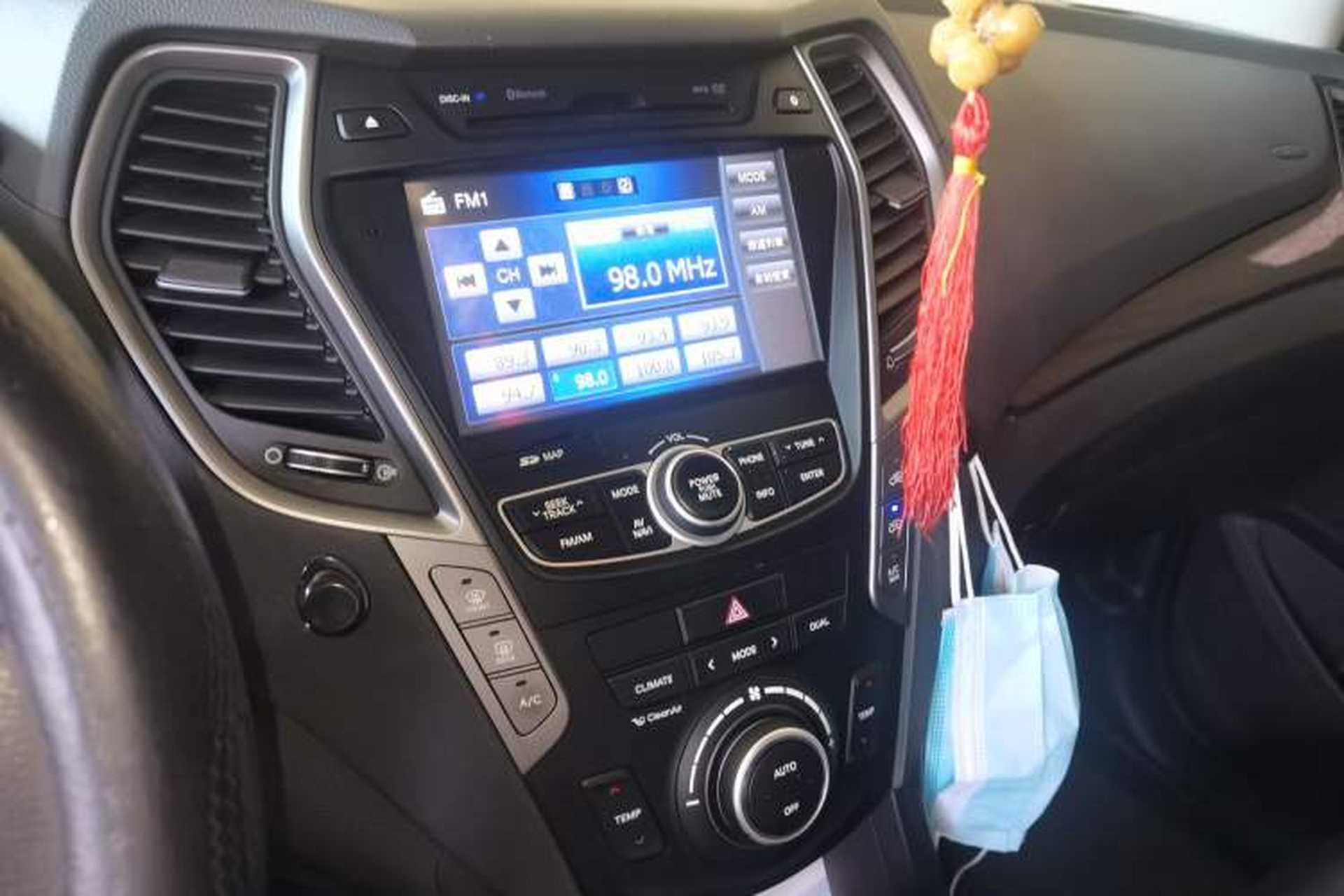 Used Hyundai Santa Fe 2015 2.0T Automatic 4x4 Top-Grade 7-Seater Audio And AC Panel