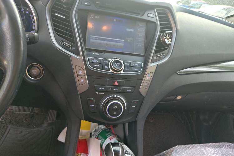 Used Hyundai Santa Fe 2015 2.0T Automatic All-Wheel Drive Smart Version 5 Seats Audio And AC Panel