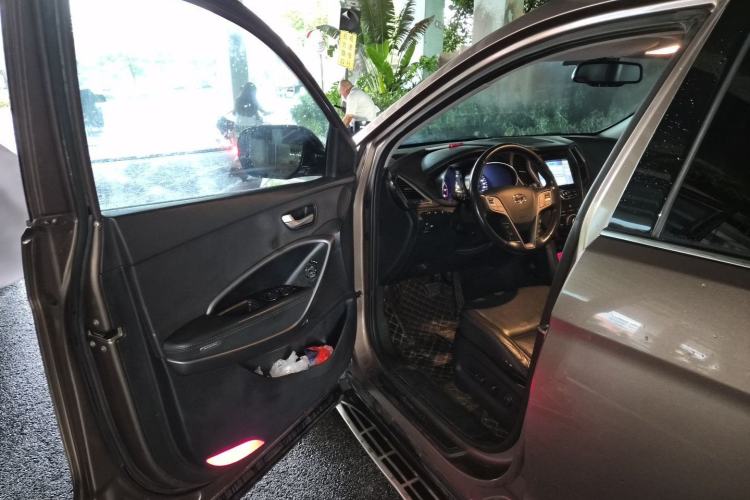 Used Hyundai Santa Fe 2015 2.0T Automatic Two-Wheel Drive Smart Version 5 Seats Driver Seat