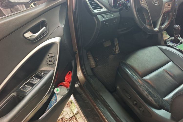 Used Hyundai Santa Fe 2015 2.0T Automatic 4x4 Smart 7-Seater Driver Seat