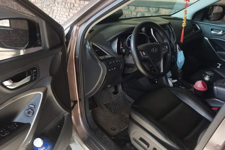 Used Hyundai Santa Fe 2015 2.0T Automatic 4x4 Top-Grade 7-Seater Driver Seat