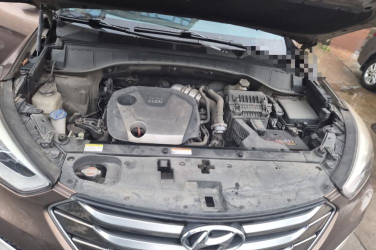Used Hyundai Santa Fe 2015 2.0T Automatic Two-Wheel Drive Smart Version 5 Seats Engine Bay