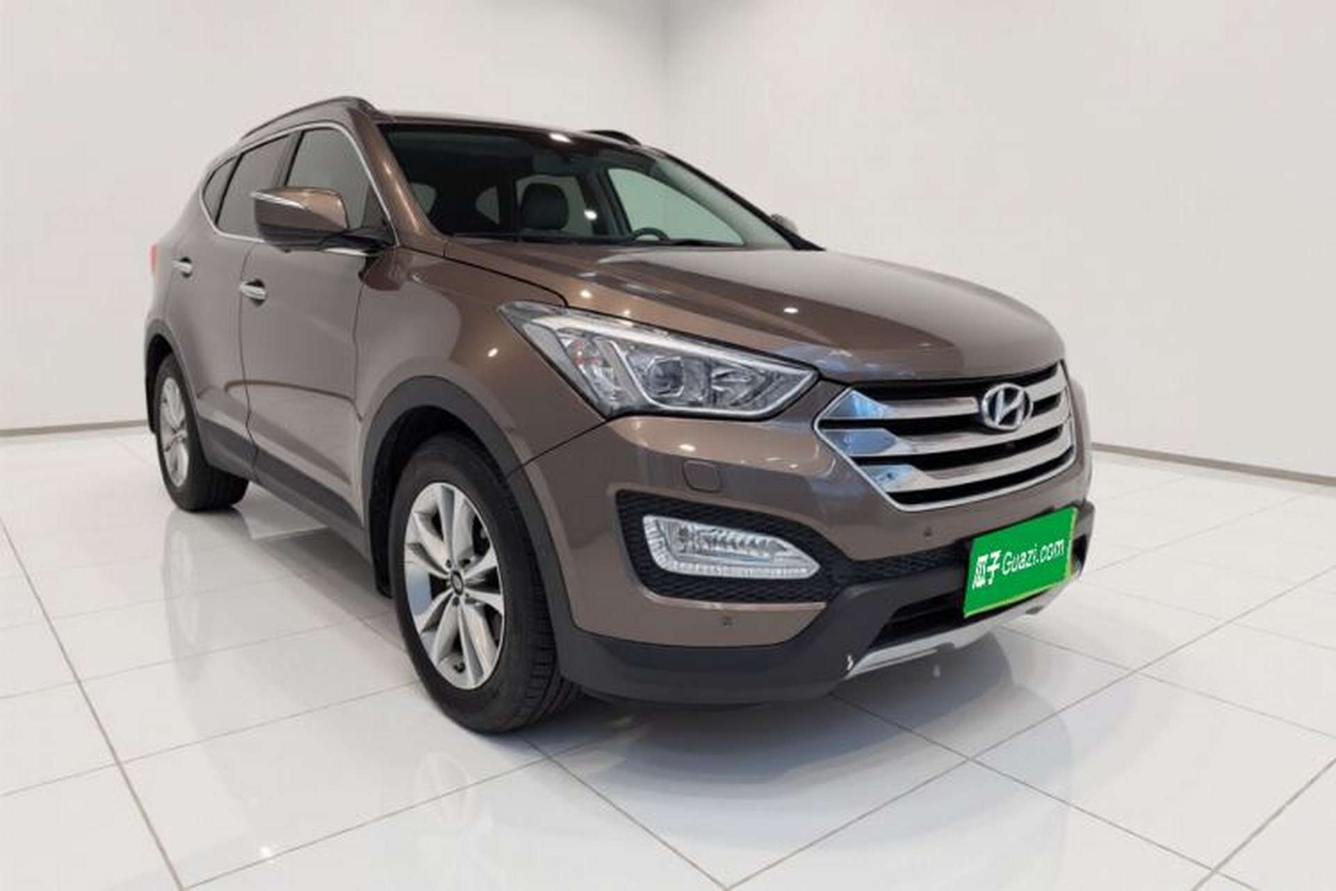 Used Hyundai Santa Fe 2015 2.0T Automatic 4x4 Top-Grade 7-Seater Exterior 2