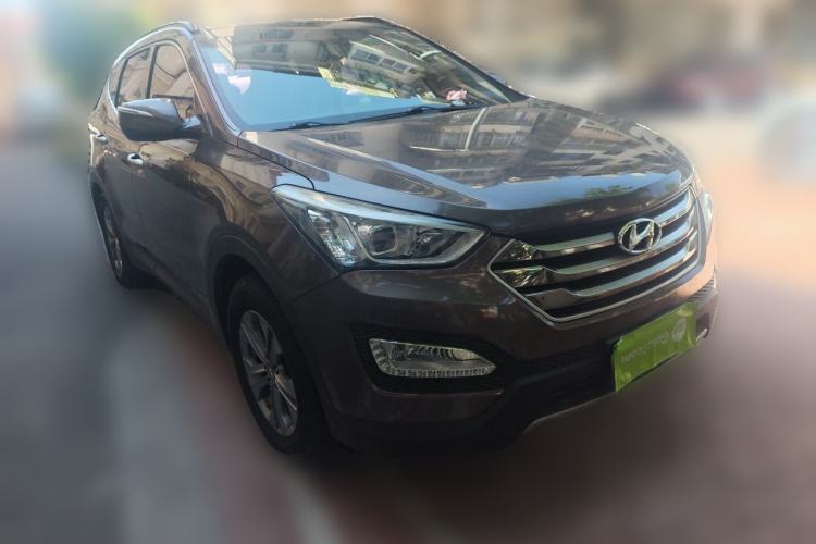 Used Hyundai Santa Fe 2015 2.0T Automatic Two-Wheel Drive Smart Version 5 Seats Front Right 45 Deg