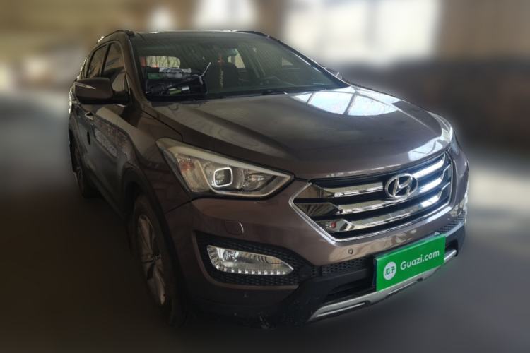 Used Hyundai Santa Fe 2015 2.0T Automatic 4x4 Top-Grade 7-Seater Front Right 45 Deg