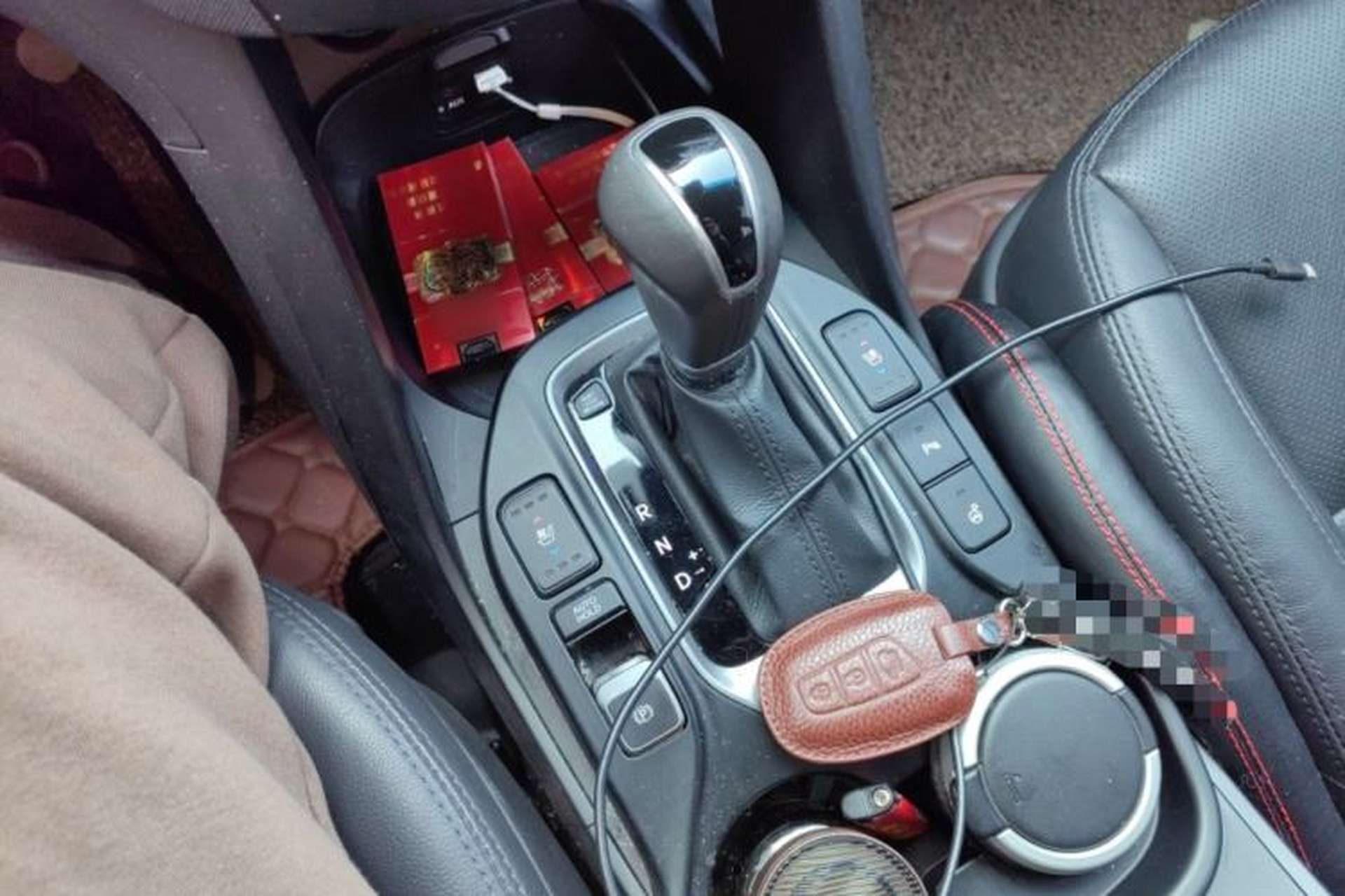 Used Hyundai Santa Fe 2015 2.0T Automatic 4x4 Top-Grade 7-Seater Gear Lever
