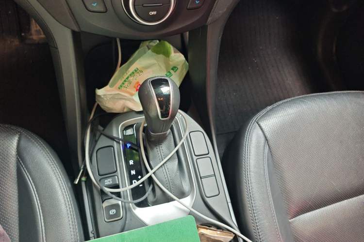 Used Hyundai Santa Fe 2015 2.0T Automatic 4x4 Smart 7-Seater Gear Lever