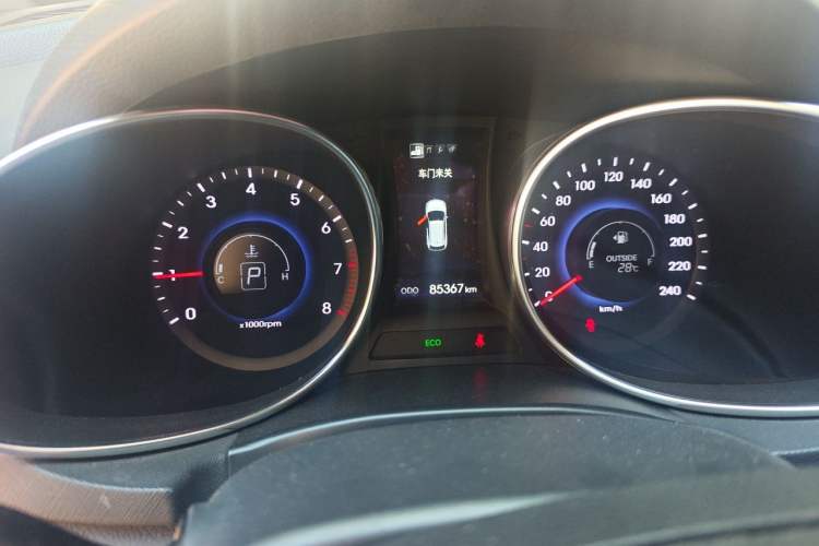 Used Hyundai Santa Fe 2015 2.0T Automatic Two-Wheel Drive Smart Version 5 Seats Instrument Cluster