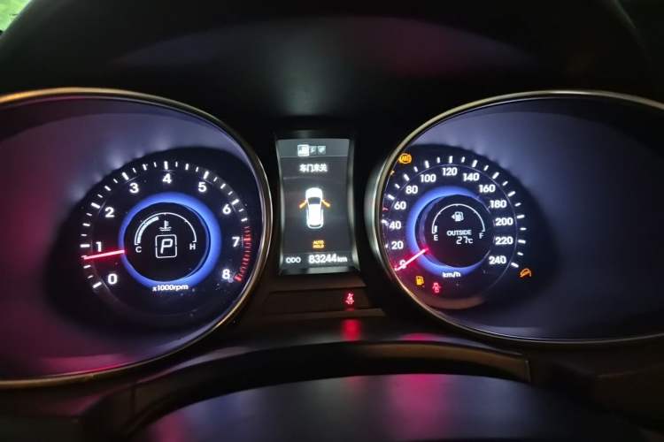 Used Hyundai Santa Fe 2015 2.0T Automatic Two-Wheel Drive Smart Version 5 Seats Instrument Cluster