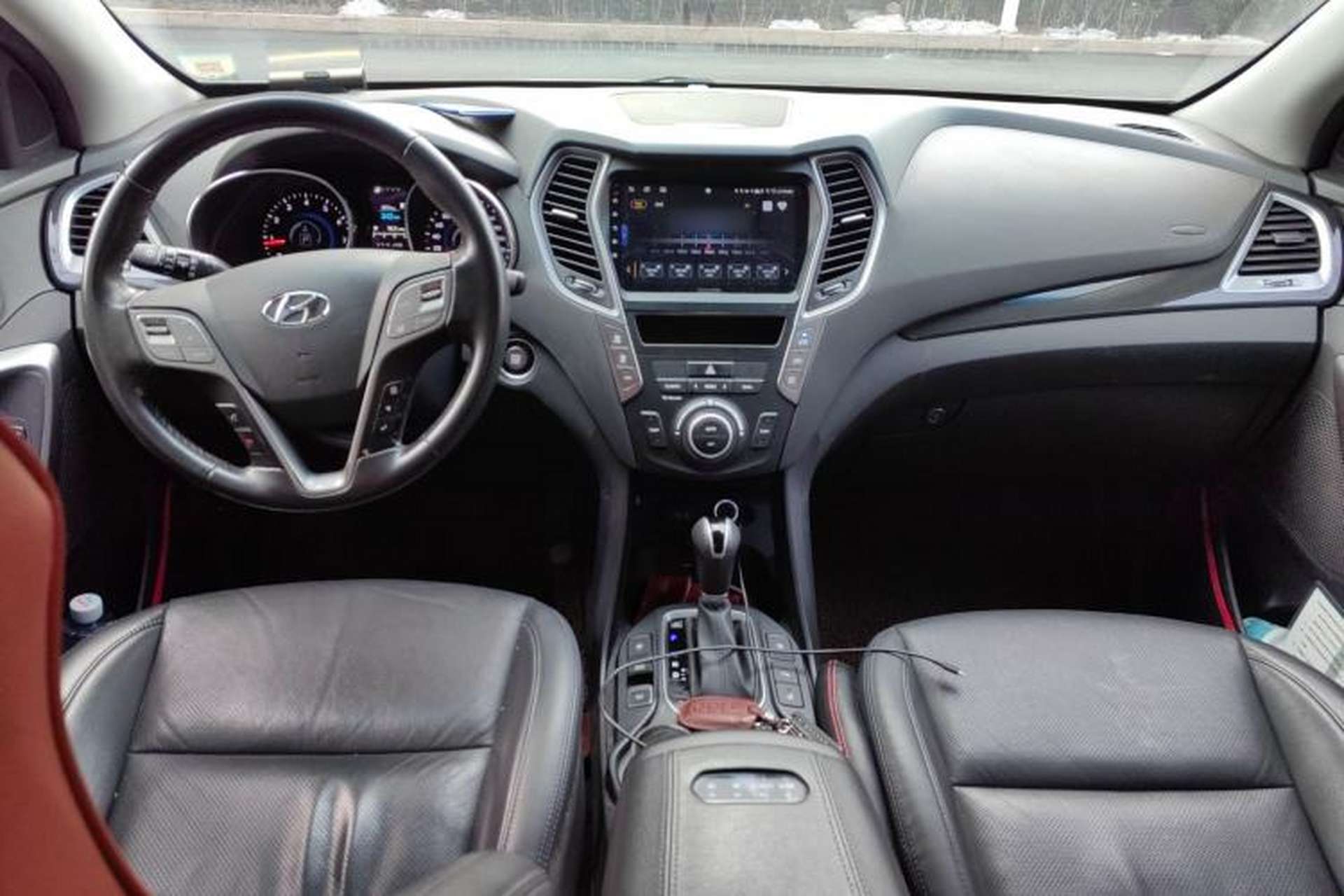 Used Hyundai Santa Fe 2015 2.0T Automatic 4x4 Top-Grade 7-Seater Interior 2