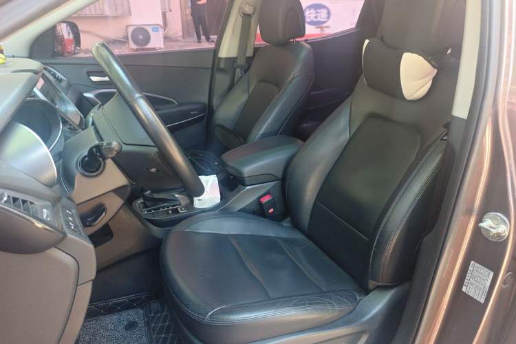 Used Hyundai Santa Fe 2015 2.0T Automatic Two-Wheel Drive Smart Version 5 Seats Left Front Seat