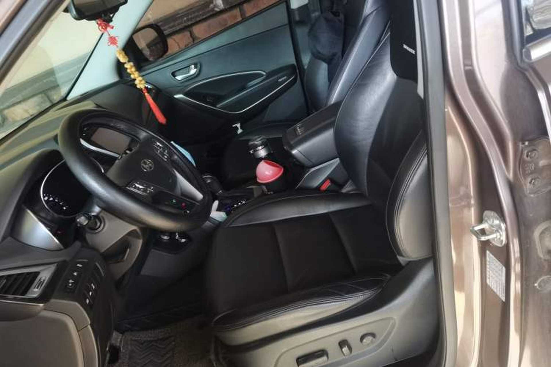 Used Hyundai Santa Fe 2015 2.0T Automatic 4x4 Top-Grade 7-Seater Left Front Seat