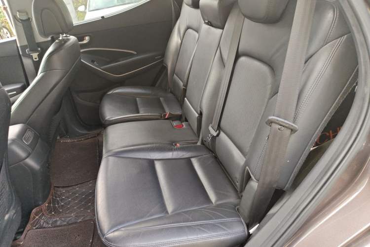 Used Hyundai Santa Fe 2015 2.0T Automatic All-Wheel Drive Smart Version 5 Seats Left Rear Seat