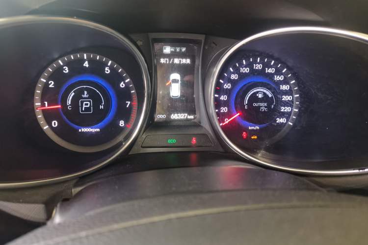 Used Hyundai Santa Fe 2015 2.0T Automatic 4x4 Top-Grade 7-Seater Odometer Close Up