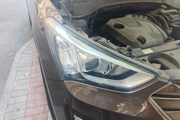 Used Hyundai Santa Fe 2015 2.0T Automatic Two-Wheel Drive Smart Version 5 Seats Right Front Headlight