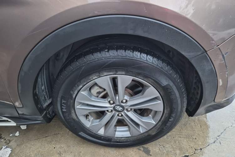 Used Hyundai Santa Fe 2015 2.0T Automatic Two-Wheel Drive Smart Version 5 Seats Right Front Wheel Hub