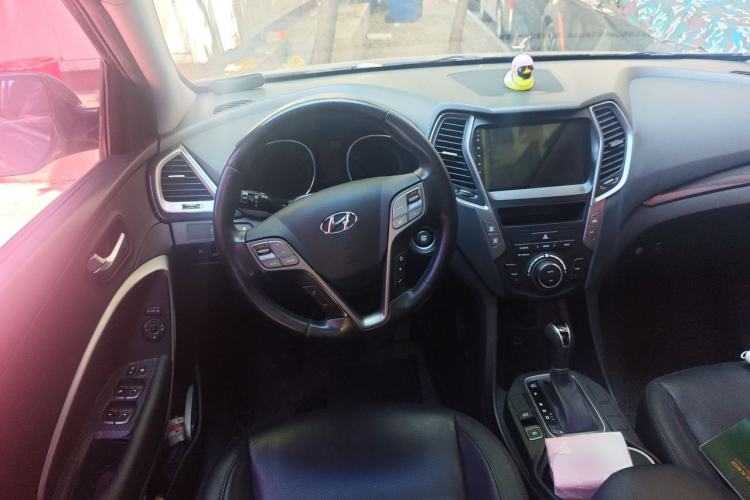 Used Hyundai Santa Fe 2015 2.0T Automatic Two-Wheel Drive Smart Version 5 Seats Steering Wheel