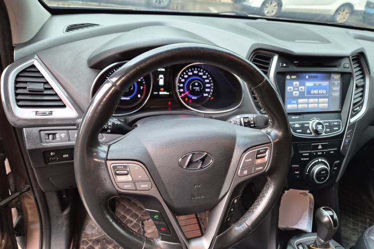 Used Hyundai Santa Fe 2015 2.0T Automatic Two-Wheel Drive Smart Version 5 Seats Steering Wheel