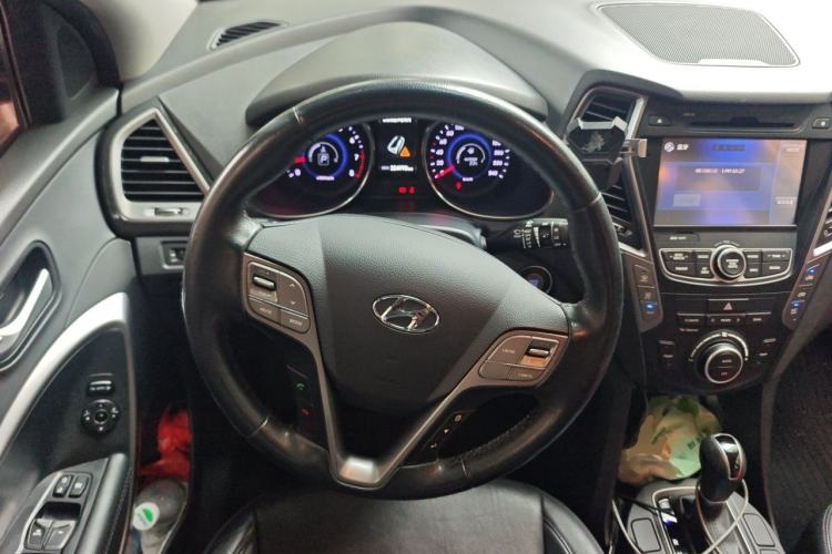 Used Hyundai Santa Fe 2015 2.0T Automatic 4x4 Smart 7-Seater Steering Wheel