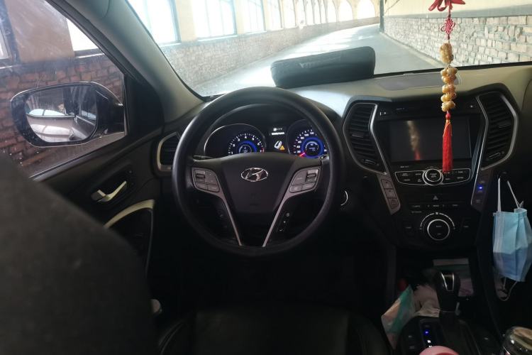 Used Hyundai Santa Fe 2015 2.0T Automatic 4x4 Top-Grade 7-Seater Steering Wheel