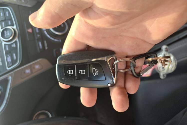 Used Hyundai Santa Fe 2015 2.0T Automatic All-Wheel Drive Smart Version 5 Seats Vehicle Key