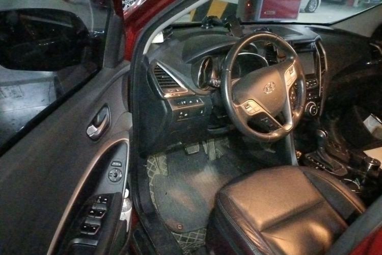 Used Hyundai Santa Fe 2015 2.0T Automatic All-Wheel Drive Smart Version 5 Seats Driver Seat