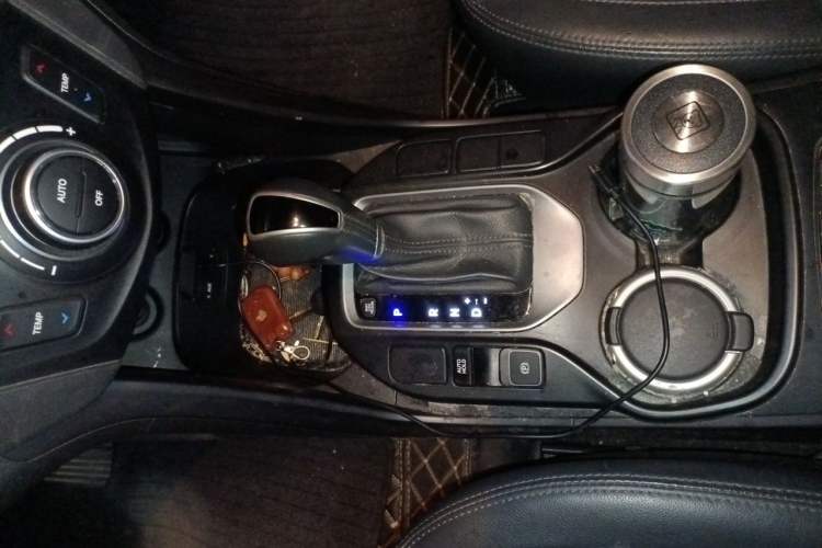 Used Hyundai Santa Fe 2015 2.0T Automatic All-Wheel Drive Smart Version 5 Seats Gear Lever
