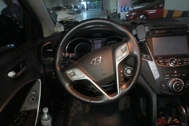 Used Hyundai Santa Fe 2015 2.0T Automatic All-Wheel Drive Smart Version 5 Seats Steering Wheel