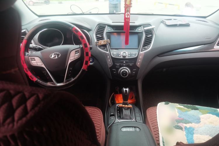 Used Hyundai Santa Fe 2015 2.0T Automatic 4x4 Smart 7-Seater Center Console