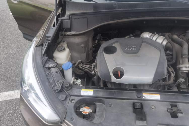 Used Hyundai Santa Fe 2015 2.0T Automatic 4x4 Smart 7-Seater Engine Bay Right