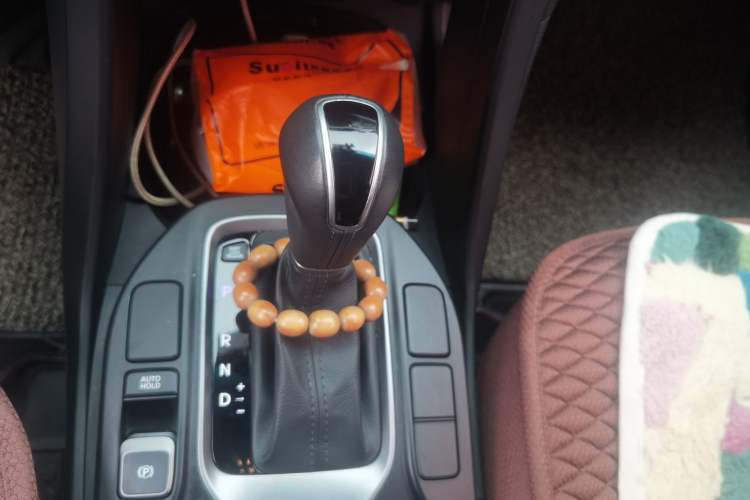 Used Hyundai Santa Fe 2015 2.0T Automatic 4x4 Smart 7-Seater Gear Lever